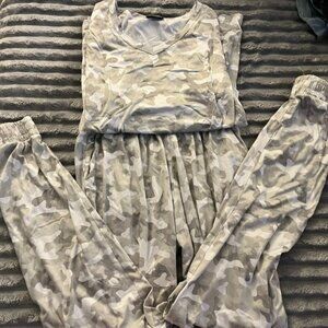 Coco + Carmen, super soft and stretchy t-shirt and jogger pants set/bundle, size